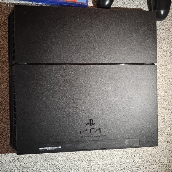 Sony PS4 Console Black with Controller and Red Dead Redemption Game - Picture 3 of 3